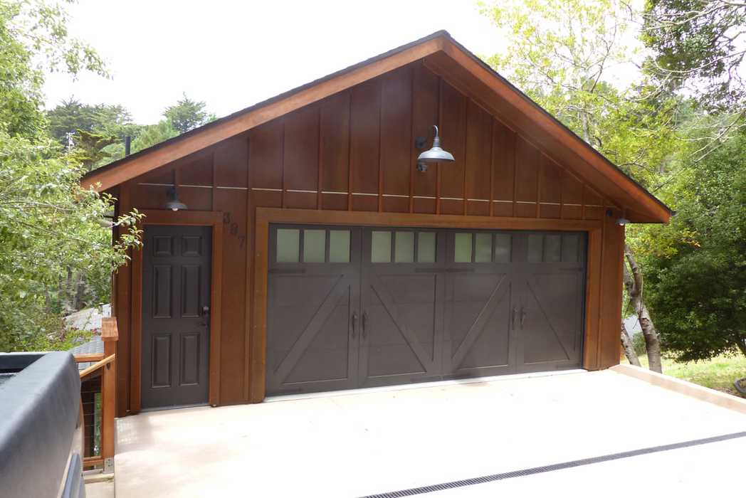 Exterior Garage